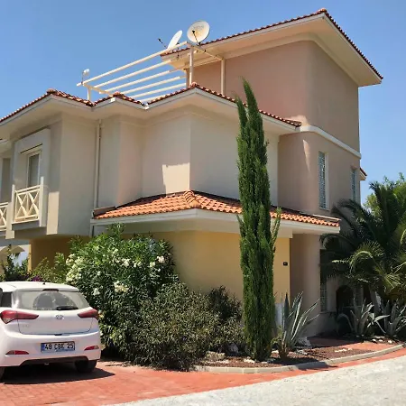 Mahallesi, Aegean Breeze Sitesi B7